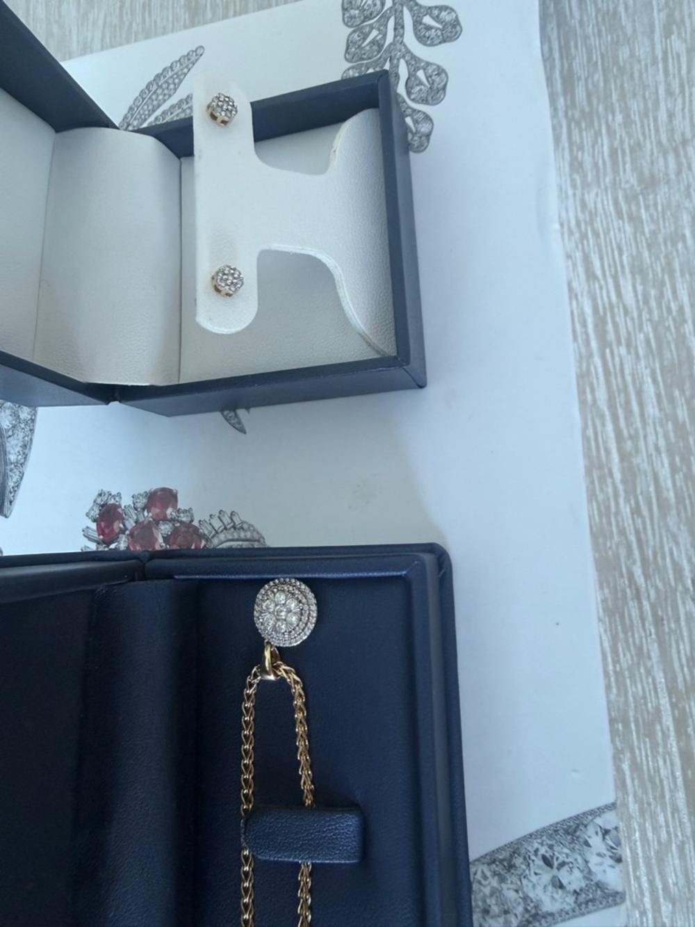 EFFY yellow Gold Rhinestone Button Pendant Necklace and earrings